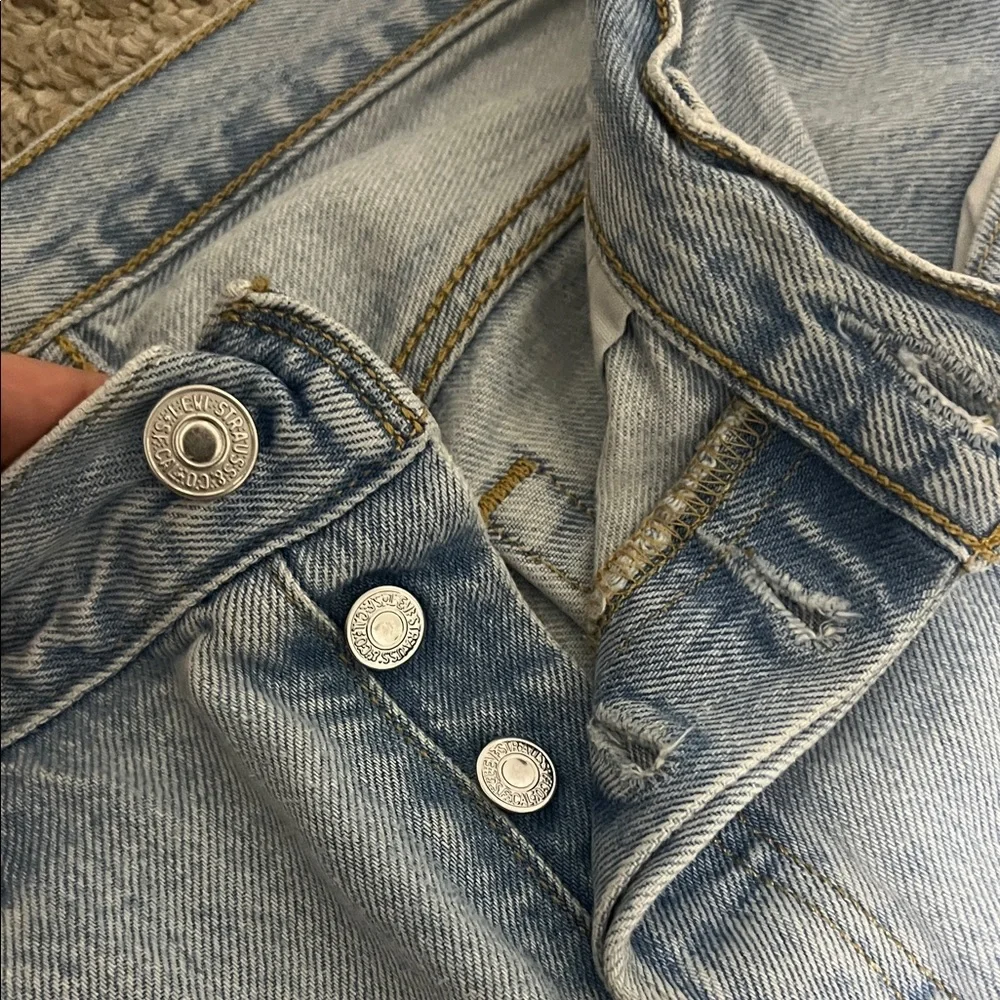 Levi’s 501 Light Blue Women's Jeans - Picture 2 of 10